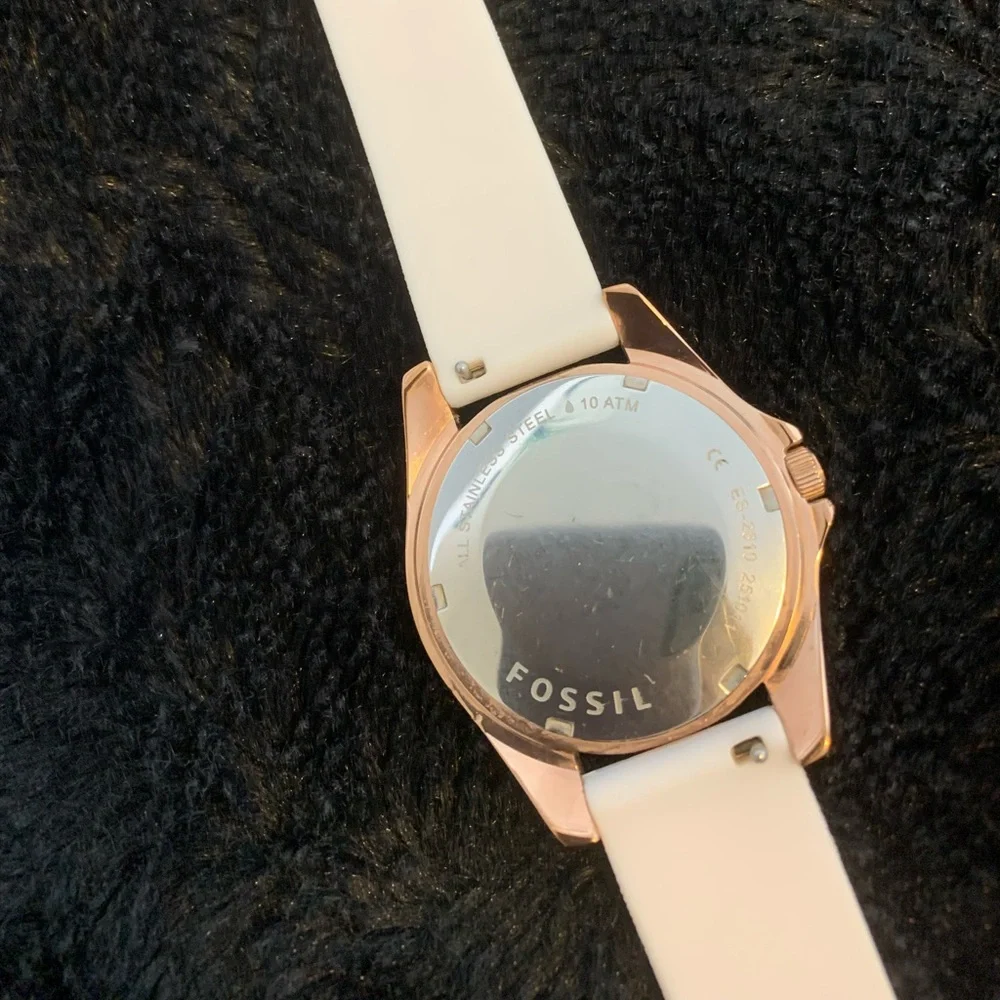 Fossil Gold Tone Riley Watch - Picture 3 of 4